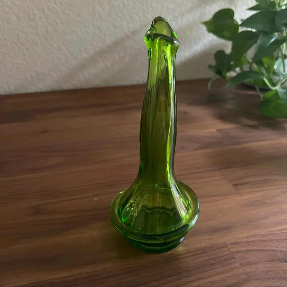 Unique Vintage Vintage Kanawha Green Optical Swung Vase With Spiral Rope Detai